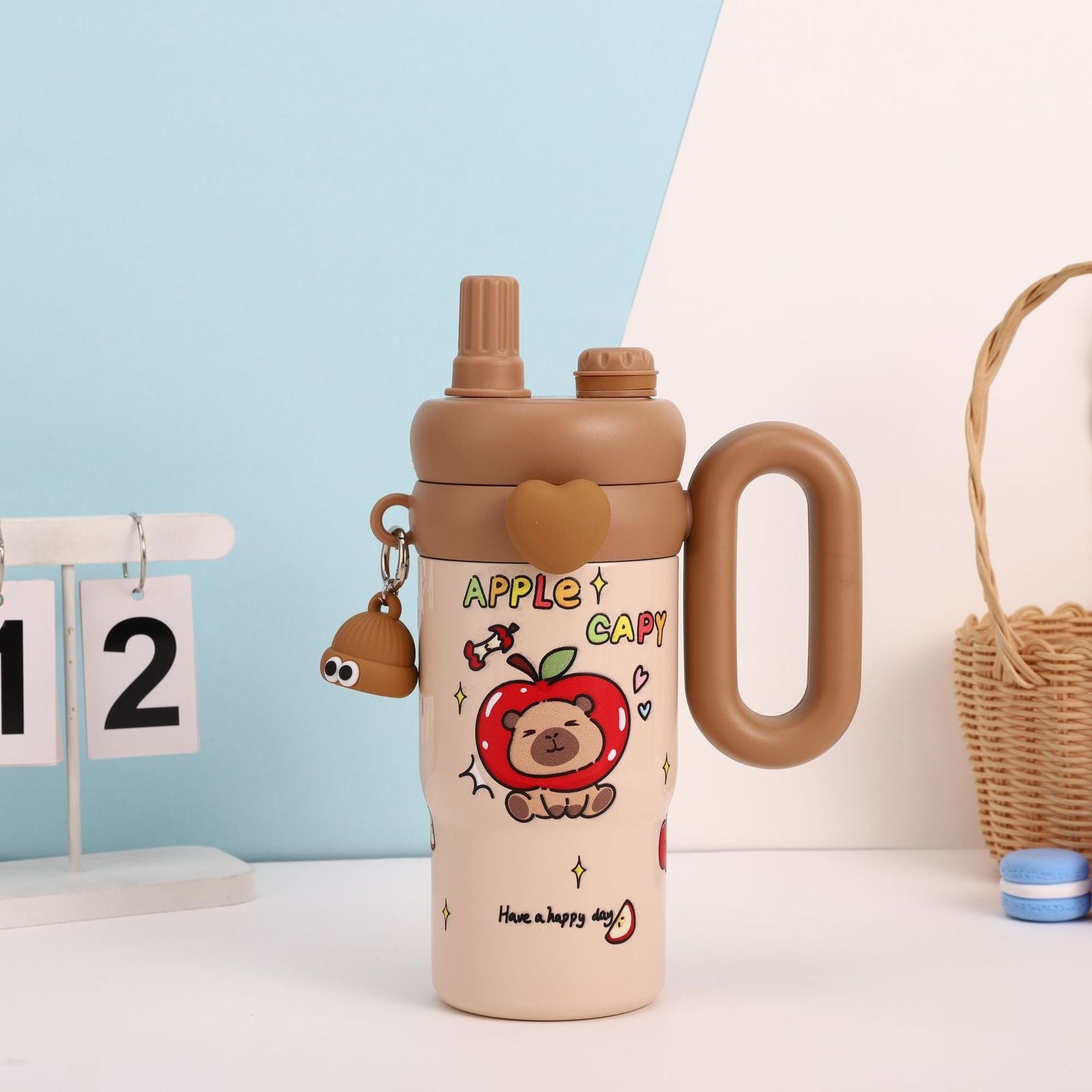 Capy Bara 800ml insulated steel tumbler in cream-brown with apple capybara illustration