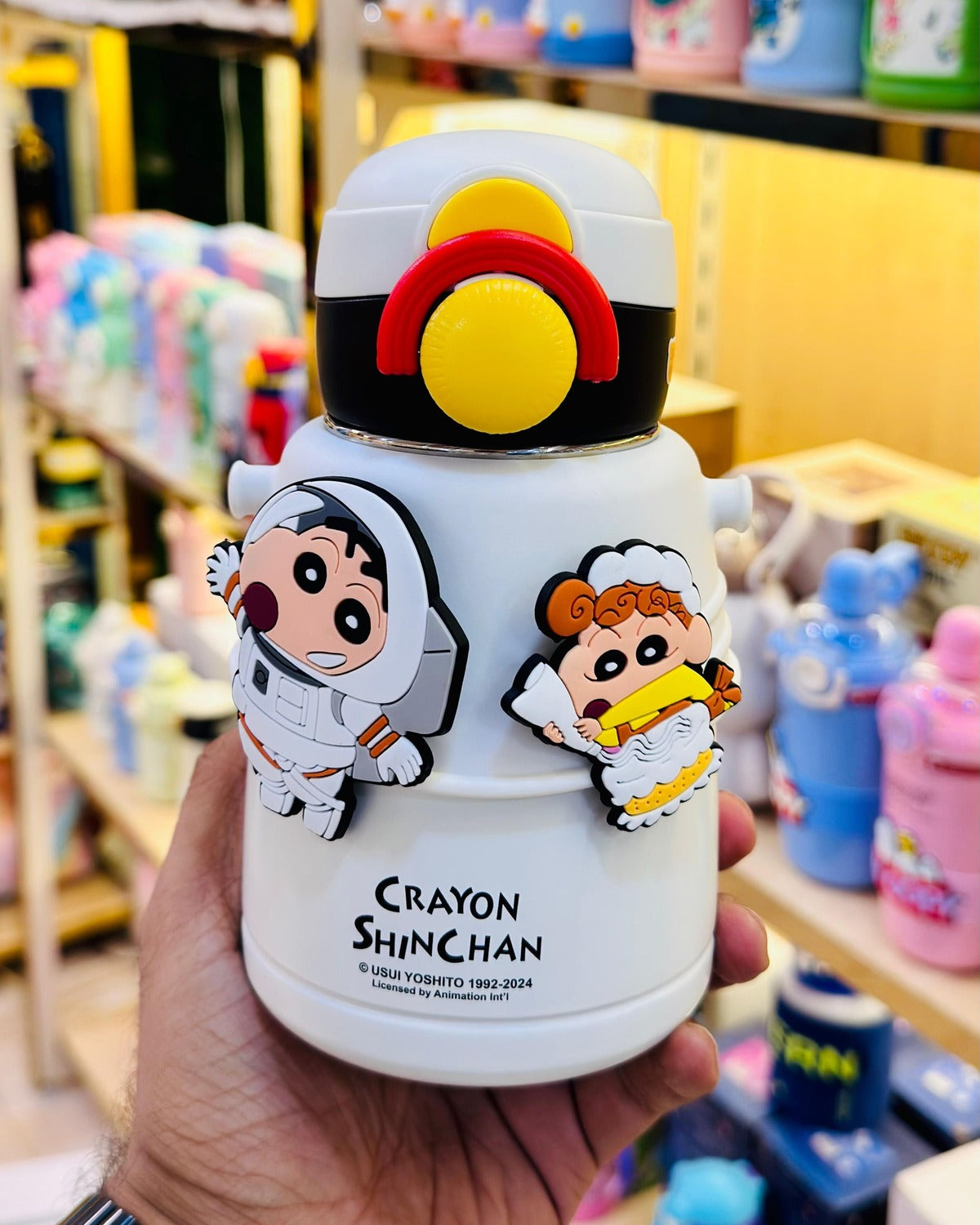 Crayon Shinchan astronaut edition insulated bottle 600ml with dual mouth and white finish