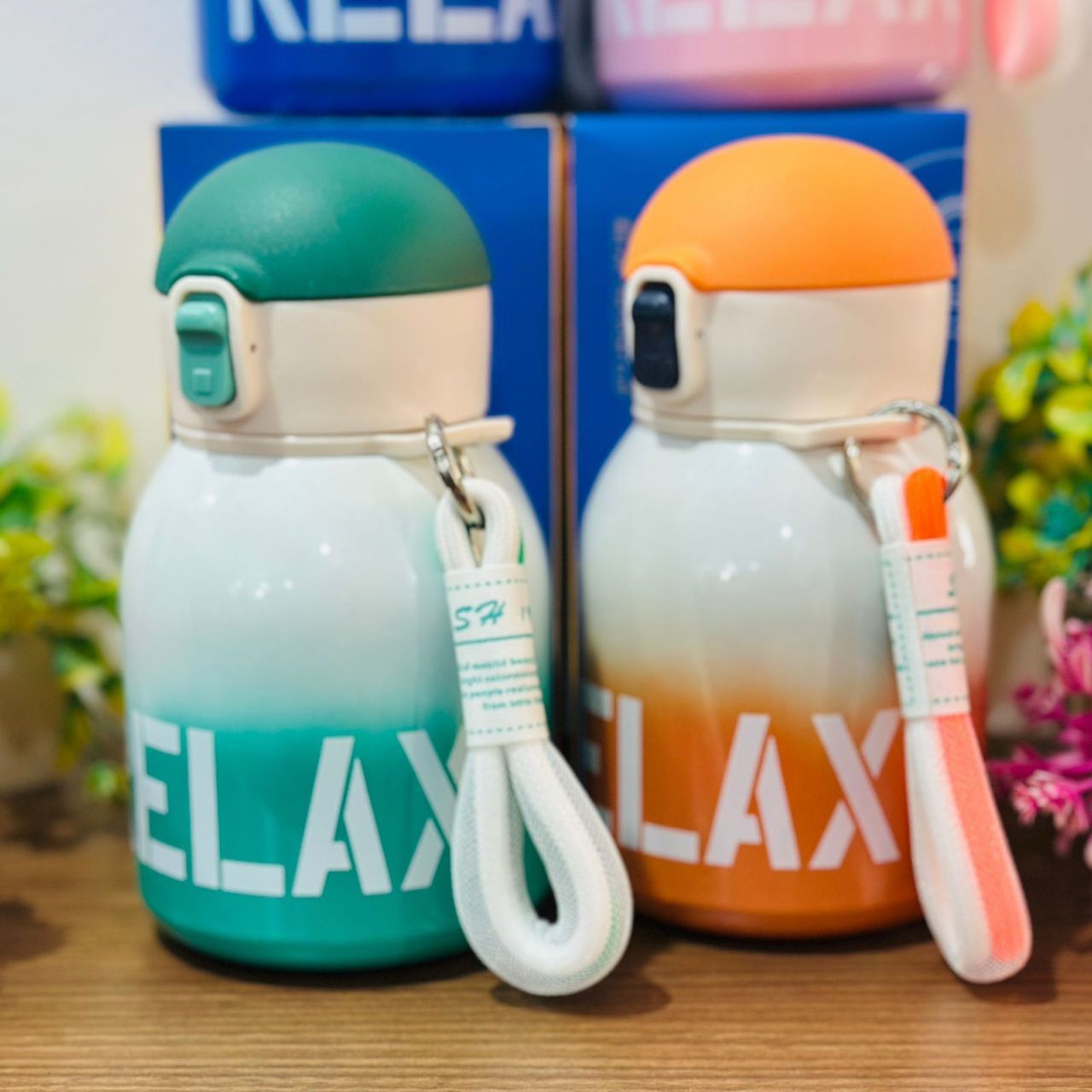 Cute sipper bottle can be customized in 2 colors green and orange